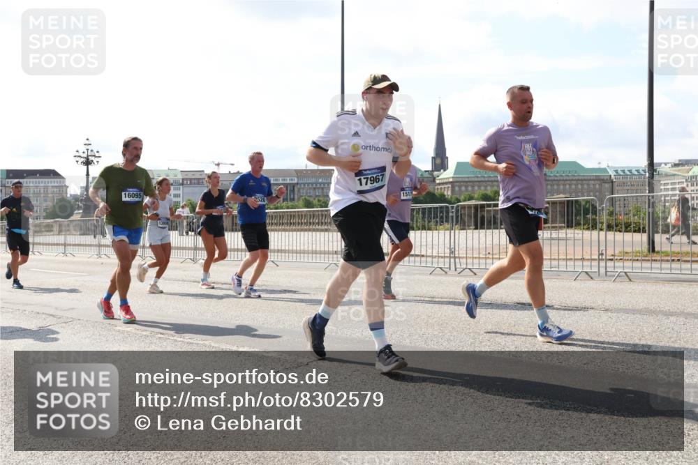 29.06.2025 - hella hamburg halbmarathon Lena Gebhardt http://msf.ph/oto/8302579 29.06.2025 09:59:42 Lombardsbrücke 16095, 13808, 2520, 17967, 1517, 3666, 1319, 1334, 1366, 1595, 1642, 1834, 1914, 1955, 2282, 2348, 2364, 2391, 2432, 2630, 2676, 2910, 3112, 3279, 3668, 3836, 4426, 4467, 4772, 4837, 5015, 5134, 5277, 5299, 5457, 5458, 5465, 5492, 5866, 6174, 6201, 6202, 6414, 6415, 6416, 6587, 7037, 7129, 7130, 7395, 7833, 8330, 8509, 8520, 8542, 8652, 8846, 8929, 9142, 9488, 9903, 9907, 9922, 9984, 10020, 10031, 11039, 11568, 11844 meine-sportfotos.de