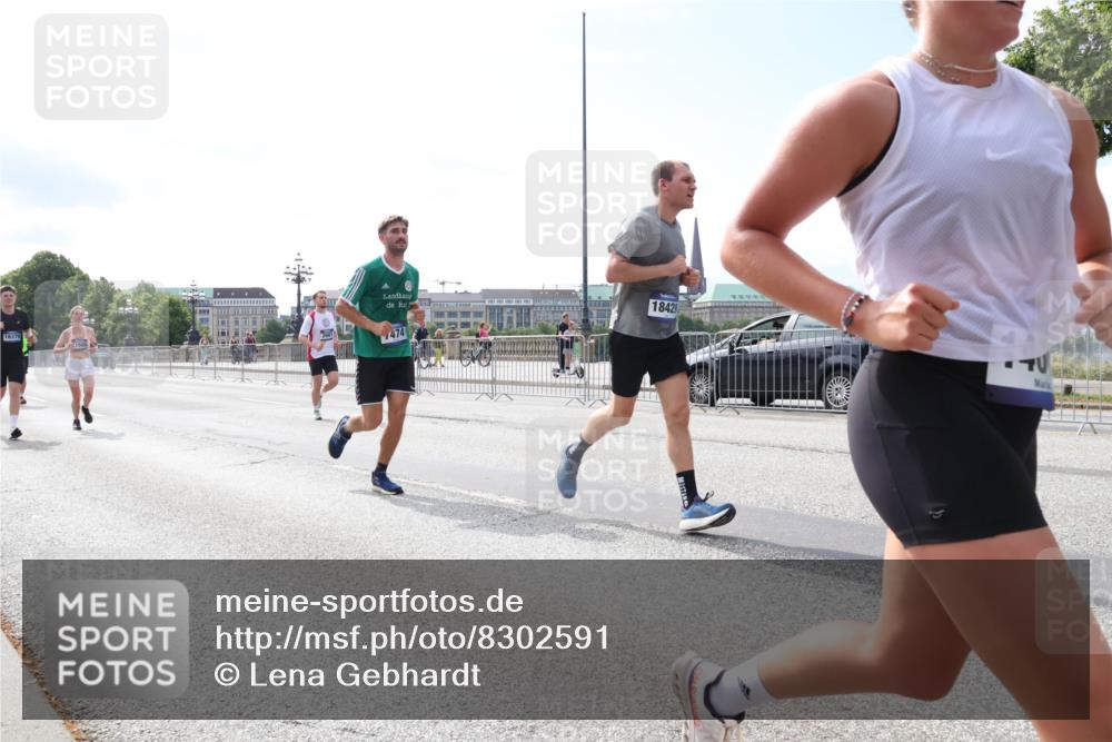 29.06.2025 - hella hamburg halbmarathon Lena Gebhardt http://msf.ph/oto/8302591 29.06.2025 10:12:13 Lombardsbrücke 1062, 1790, 1850, 2661, 2964, 3262, 3363, 3746, 4453, 4499, 5166, 5176, 5379, 5597, 5598, 6822, 6871, 6966, 7474, 9191, 9253, 9254, 9405, 9428, 9705, 10042, 10409, 10581, 10685, 11507, 11509, 11525, 11537, 11581, 11917, 12473, 13171, 13542, 13958, 14060, 14196, 14313, 14384, 14863, 14868, 15137, 16379, 16976, 17638, 17774, 18261, 18395, 18429, 18655 meine-sportfotos.de