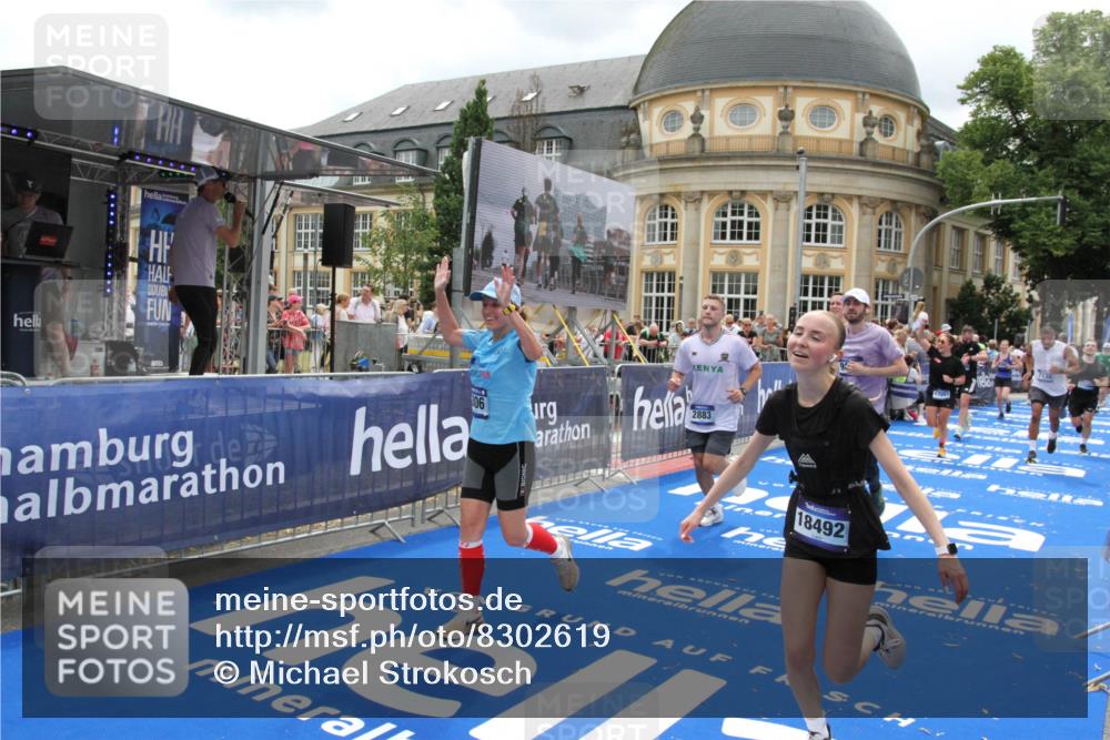 29.06.2025 - hella hamburg halbmarathon Michael Strokosch http://msf.ph/oto/8302619 29.06.2025 10:57:57 Ziel 2025, 2806, 2883, 3093, 3575, 7138, 7159, 7189, 7269, 9820, 10703, 11394, 12523, 13376, 14881, 15349, 16517, 17543, 18492 meine-sportfotos.de