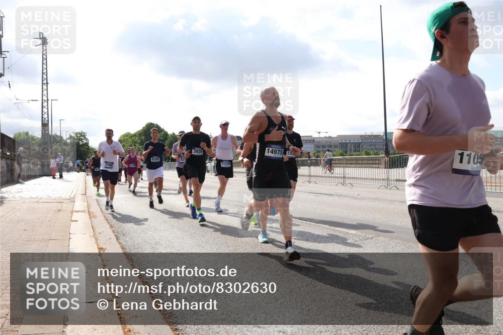 29.06.2025 - hella hamburg halbmarathon Lena Gebhardt http://msf.ph/oto/8302630 29.06.2025 09:47:06 Lombardsbrücke 3790, 2836, 6205, 6305, 937, 3935, 11370, 14975, 139, 1105, 1002, 1053, 1396, 1407, 1411, 1577, 1910, 1959, 2121, 2228, 2243, 2563, 2774, 2836, 3005, 3790, 3935, 4246, 4740, 4944, 5048, 5152, 5193, 5660, 5961, 6032, 6305, 6473, 6683, 6915, 7080, 7466, 7622, 7628, 7831, 7867, 7972, 8312, 8323, 8366, 9376, 9508, 9519, 10477, 10771, 10927, 11055, 11370, 11806, 11898, 12137, 12204, 12447, 12899, 13148, 13199, 13493, 13494, 13729, 13771, 13972, 13991, 14069, 14310, 14385 meine-sportfotos.de