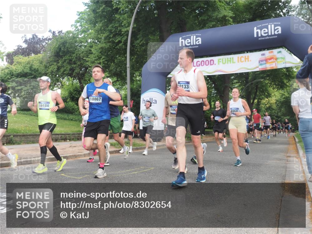 29.06.2025 - hella hamburg halbmarathon KatJ http://msf.ph/oto/8302654 29.06.2025 10:43:30 Zwischen KM18-KM19 1972, 2083, 2250, 2741, 2982, 2996, 4152, 4594, 4813, 7037, 7547 meine-sportfotos.de