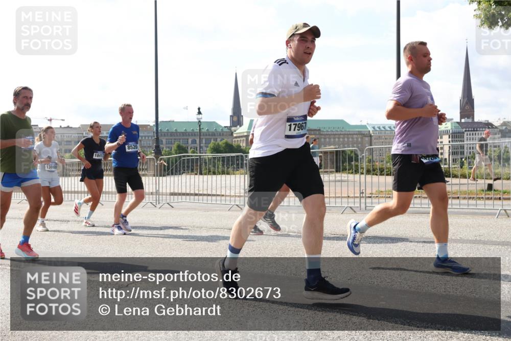 29.06.2025 - hella hamburg halbmarathon Lena Gebhardt http://msf.ph/oto/8302673 29.06.2025 09:59:43 Lombardsbrücke 13808, 18413, 8520, 17967, 1319, 1334, 1366, 1595, 1642, 1834, 1914, 1955, 2282, 2348, 2364, 2391, 2432, 2630, 2676, 2677, 2910, 3112, 3279, 3668, 3836, 4426, 4467, 4772, 4837, 5015, 5134, 5277, 5299, 5457, 5458, 5465, 5492, 5866, 6174, 6201, 6202, 6414, 6415, 6416, 6462, 6587, 7037, 7129, 7130, 7395, 7833, 8330, 8509, 8520, 8542, 8652, 8846, 8929, 9142, 9488, 9903, 9907, 9922, 9984, 10020, 10031, 11039, 11568, 11844 meine-sportfotos.de