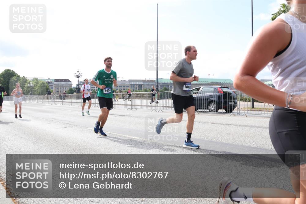 29.06.2025 - hella hamburg halbmarathon Lena Gebhardt http://msf.ph/oto/8302767 29.06.2025 10:12:13 Lombardsbrücke 1062, 1790, 1850, 2661, 2964, 3262, 3363, 3746, 4453, 4499, 5166, 5176, 5379, 5597, 5598, 6822, 6871, 6966, 7474, 9191, 9253, 9254, 9405, 9428, 9705, 10042, 10409, 10581, 10685, 11507, 11509, 11525, 11537, 11581, 11917, 12473, 13171, 13542, 13958, 14060, 14196, 14313, 14384, 14863, 14868, 15137, 16379, 16976, 17638, 17774, 18261, 18395, 18429, 18655 meine-sportfotos.de