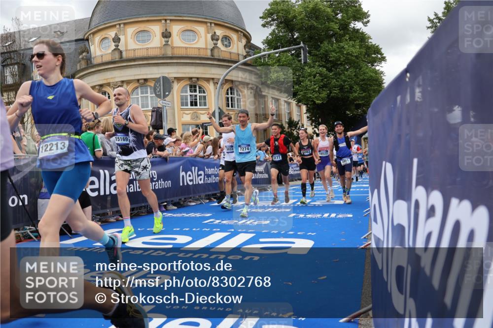 29.06.2025 - hella hamburg halbmarathon Strokosch-Dieckow http://msf.ph/oto/8302768 29.06.2025 10:54:15 Ziel 1267, 1442, 3103, 3177, 3861, 3898, 5638, 6082, 6084, 6443, 6511, 6512, 7274, 8223, 8390, 8772, 9791, 11430, 12213, 13033, 13289, 13794, 13803, 15169, 15524, 15946, 16527, 16574, 16750, 16780, 16879, 17087, 17698, 18268 meine-sportfotos.de