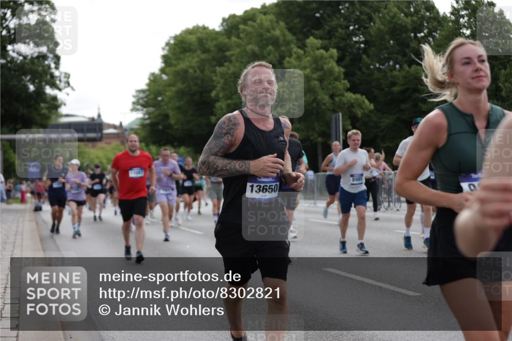 29.06.2025 - hella hamburg halbmarathon Jannik Wohlers http://msf.ph/oto/8302821 29.06.2025 10:37:25 Lombardsbrücke 1475, 1578, 1799, 1985, 2199, 2853, 3230, 3246, 5139, 5522, 5875, 6243, 6362, 6697, 7244, 7321, 7350, 7696, 8985, 9247, 9288, 9895, 10159, 10506, 10836, 11087, 11164, 11456, 11457, 11543, 11882, 12242, 12254, 12472, 12824, 13650, 14018, 15002, 15418, 15511, 16211, 16360, 17389, 17793, 17798, 18317, 18319 meine-sportfotos.de