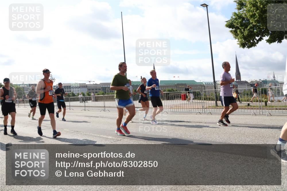 29.06.2025 - hella hamburg halbmarathon Lena Gebhardt http://msf.ph/oto/8302850 29.06.2025 09:59:43 Lombardsbrücke 11844, 13, 1609, 1841, 1319, 1334, 1366, 1595, 1642, 1834, 1914, 1955, 2282, 2348, 2364, 2391, 2432, 2630, 2676, 2677, 2910, 3112, 3279, 3668, 3836, 4426, 4467, 4772, 4837, 5015, 5134, 5277, 5299, 5457, 5458, 5465, 5492, 5866, 6174, 6201, 6202, 6414, 6415, 6416, 6462, 6587, 7037, 7129, 7130, 7395, 7833, 8330, 8509, 8520, 8542, 8652, 8846, 8929, 9142, 9488, 9903, 9907, 9922, 9984, 10020, 10031, 11039, 11568, 11844 meine-sportfotos.de