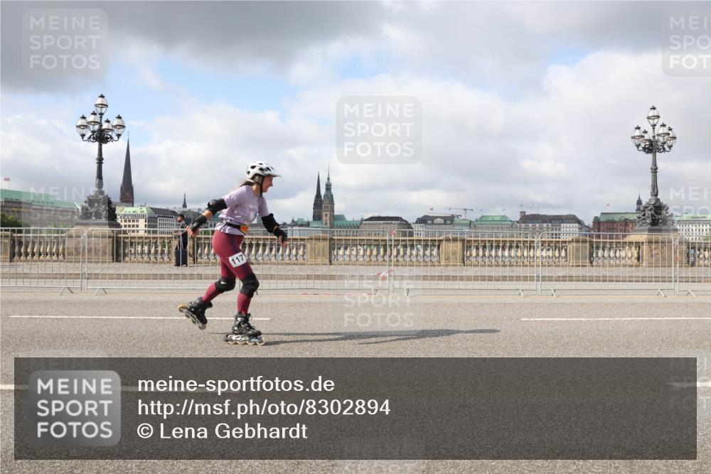 29.06.2025 - hella hamburg halbmarathon Lena Gebhardt http://msf.ph/oto/8302894 29.06.2025 09:06:48 Lombardsbrücke  meine-sportfotos.de