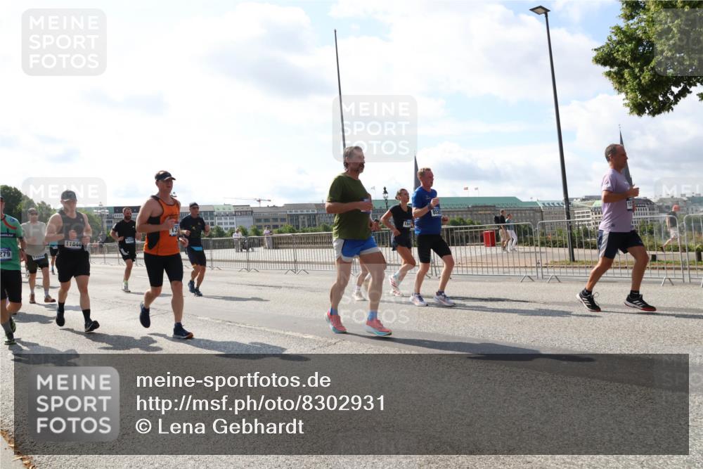 29.06.2025 - hella hamburg halbmarathon Lena Gebhardt http://msf.ph/oto/8302931 29.06.2025 09:59:44 Lombardsbrücke 11844, 13, 279, 1841, 1006, 1319, 1334, 1366, 1595, 1642, 1834, 1914, 1955, 2282, 2348, 2364, 2391, 2432, 2630, 2676, 2677, 2910, 3112, 3279, 3668, 3836, 4231, 4426, 4467, 4772, 4837, 5015, 5134, 5277, 5299, 5341, 5457, 5458, 5465, 5866, 6174, 6201, 6202, 6414, 6415, 6416, 6462, 6587, 7037, 7129, 7130, 7395, 7833, 8330, 8520, 8542, 8652, 8846, 8929, 9142, 9488, 9903, 9907, 9922, 9984, 10020, 10031, 11039, 11568, 11844 meine-sportfotos.de