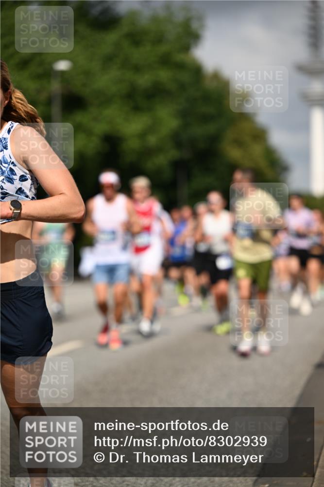29.06.2025 - hella hamburg halbmarathon Dr. Thomas Lammeyer http://msf.ph/oto/8302939 29.06.2025 09:54:08 Kennedybrücke 1209, 1358, 1688, 1697, 1882, 2546, 2675, 3626, 4205, 4229, 4380, 4398, 4823, 4893, 5026, 5472, 5508, 5745, 5752, 5916, 6080, 6458, 6649, 6686, 6687, 7026, 7110, 8091, 8450, 8958, 9116, 9365, 10064, 10218, 10783, 10922, 11281, 11284, 11305, 11379 meine-sportfotos.de