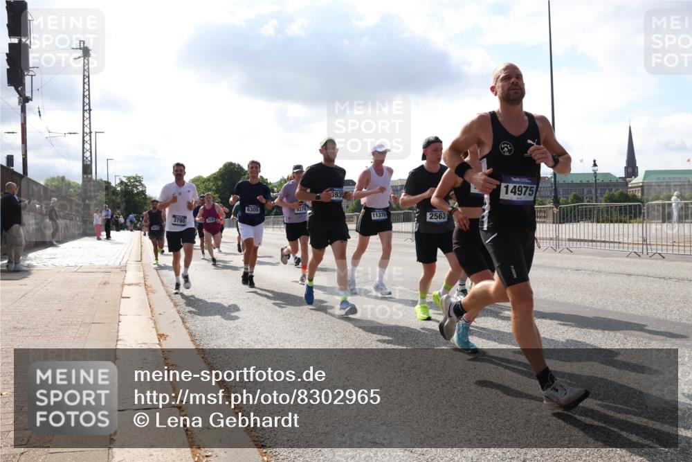 29.06.2025 - hella hamburg halbmarathon Lena Gebhardt http://msf.ph/oto/8302965 29.06.2025 09:47:06 Lombardsbrücke 6305, 9376, 3790, 6032, 3935, 14975, 11370, 2563, 1002, 1053, 1396, 1407, 1411, 1577, 1910, 1959, 2121, 2228, 2243, 2563, 2774, 2836, 3005, 3790, 3935, 4246, 4740, 4944, 5048, 5152, 5193, 5660, 5961, 6032, 6305, 6473, 6683, 6915, 7080, 7466, 7622, 7628, 7831, 7867, 7972, 8312, 8323, 8366, 9376, 9508, 9519, 10477, 10771, 10927, 11055, 11370, 11806, 11898, 12137, 12204, 12447, 12899, 13148, 13199, 13493, 13494, 13729, 13771, 13972, 13991, 14069, 14310, 14385 meine-sportfotos.de