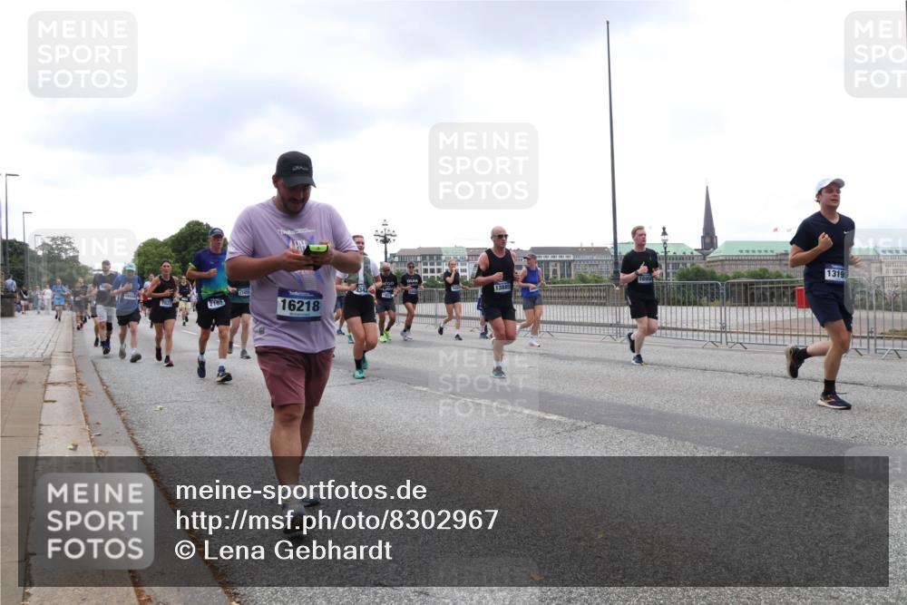 29.06.2025 - hella hamburg halbmarathon Lena Gebhardt http://msf.ph/oto/8302967 29.06.2025 10:46:55 Lombardsbrücke 1073, 1185, 1286, 1363, 1371, 1375, 1593, 1607, 1608, 1720, 1837, 1961, 1999, 2162, 2211, 2320, 2327, 2537, 2555, 2556, 2665, 2697, 2981, 3277, 3406, 3407, 3469, 3734, 3823, 4202, 4239, 4296, 4342, 4355, 4483, 4604, 5111, 5114, 5700, 5796, 5953, 6124, 6161, 6485, 6496, 6740, 7073, 7303, 7412, 7430, 7431, 7767, 7827, 8131, 8477, 8486, 8551, 8553, 8684, 8706, 8967, 9691, 10230, 13969, 14261, 15852, 16882, 16987 meine-sportfotos.de
