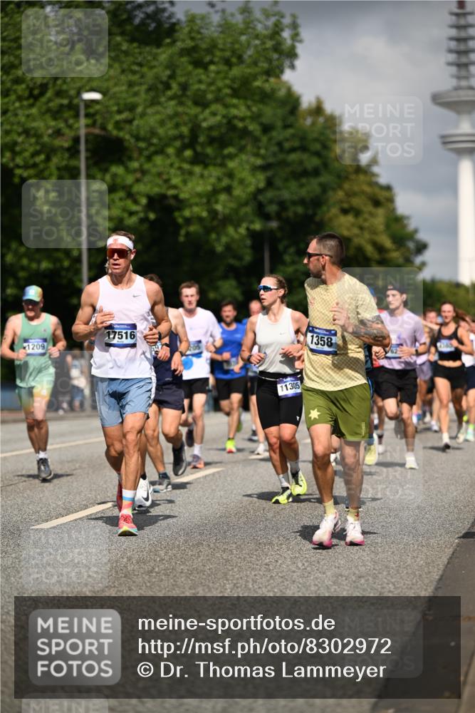 29.06.2025 - hella hamburg halbmarathon Dr. Thomas Lammeyer http://msf.ph/oto/8302972 29.06.2025 09:54:09 Kennedybrücke 1209, 1358, 1688, 1697, 1882, 2546, 2675, 3626, 4205, 4229, 4380, 4398, 4893, 5026, 5472, 5508, 5745, 5752, 5916, 6080, 6649, 6686, 6687, 7026, 7110, 8091, 8574, 8958, 9116, 9365, 10064, 10218, 10783, 10922, 11281, 11284, 11305 meine-sportfotos.de