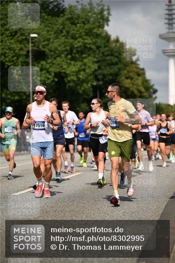 29.06.2025 - hella hamburg halbmarathon Dr. Thomas Lammeyer http://msf.ph/oto/8302995 29.06.2025 09:54:09 Kennedybrücke 1209, 1358, 1688, 1697, 1882, 2546, 2675, 3626, 4205, 4229, 4380, 4398, 4893, 5026, 5472, 5508, 5745, 5752, 5916, 6080, 6649, 6686, 6687, 7026, 7110, 8091, 8574, 8958, 9116, 9365, 10064, 10218, 10783, 10922, 11281, 11284, 11305 meine-sportfotos.de