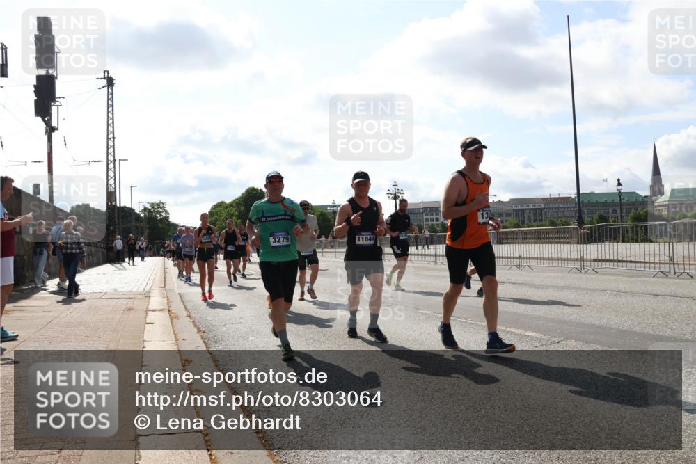 29.06.2025 - hella hamburg halbmarathon Lena Gebhardt http://msf.ph/oto/8303064 29.06.2025 09:59:44 Lombardsbrücke 53, 3279, 11844, 13, 1006, 1319, 1334, 1366, 1595, 1642, 1834, 1914, 1955, 2282, 2348, 2364, 2391, 2432, 2630, 2676, 2677, 2910, 3112, 3279, 3668, 3836, 4231, 4426, 4467, 4772, 4837, 5015, 5134, 5277, 5299, 5341, 5457, 5458, 5465, 5866, 6174, 6201, 6202, 6414, 6415, 6416, 6462, 6587, 7037, 7129, 7130, 7395, 7833, 8330, 8520, 8542, 8652, 8846, 8929, 9142, 9488, 9903, 9907, 9922, 9984, 10020, 10031, 11039, 11568, 11844 meine-sportfotos.de