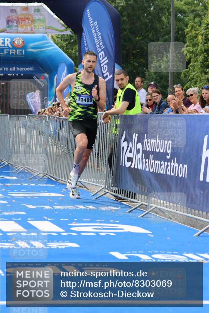 29.06.2025 - hella hamburg halbmarathon Strokosch-Dieckow http://msf.ph/oto/8303069 29.06.2025 10:16:18 Ziel 11409 meine-sportfotos.de