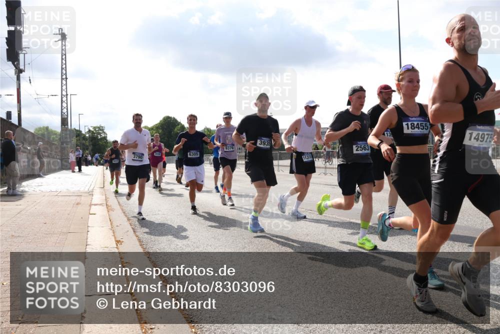 29.06.2025 - hella hamburg halbmarathon Lena Gebhardt http://msf.ph/oto/8303096 29.06.2025 09:47:06 Lombardsbrücke 6037, 9376, 283, 6305, 3790, 3935, 2563, 13, 18455, 14975, 1002, 1053, 1396, 1407, 1411, 1577, 1910, 1959, 2121, 2228, 2243, 2563, 2774, 2836, 3005, 3790, 3935, 4246, 4740, 4944, 5048, 5152, 5193, 5660, 5961, 6032, 6305, 6473, 6683, 6915, 7080, 7466, 7622, 7628, 7831, 7867, 7972, 8312, 8323, 8366, 9376, 9508, 9519, 10477, 10771, 10927, 11055, 11370, 11806, 11898, 12137, 12204, 12447, 12899, 13148, 13199, 13493, 13494, 13729, 13771, 13972, 13991, 14069, 14310, 14385 meine-sportfotos.de