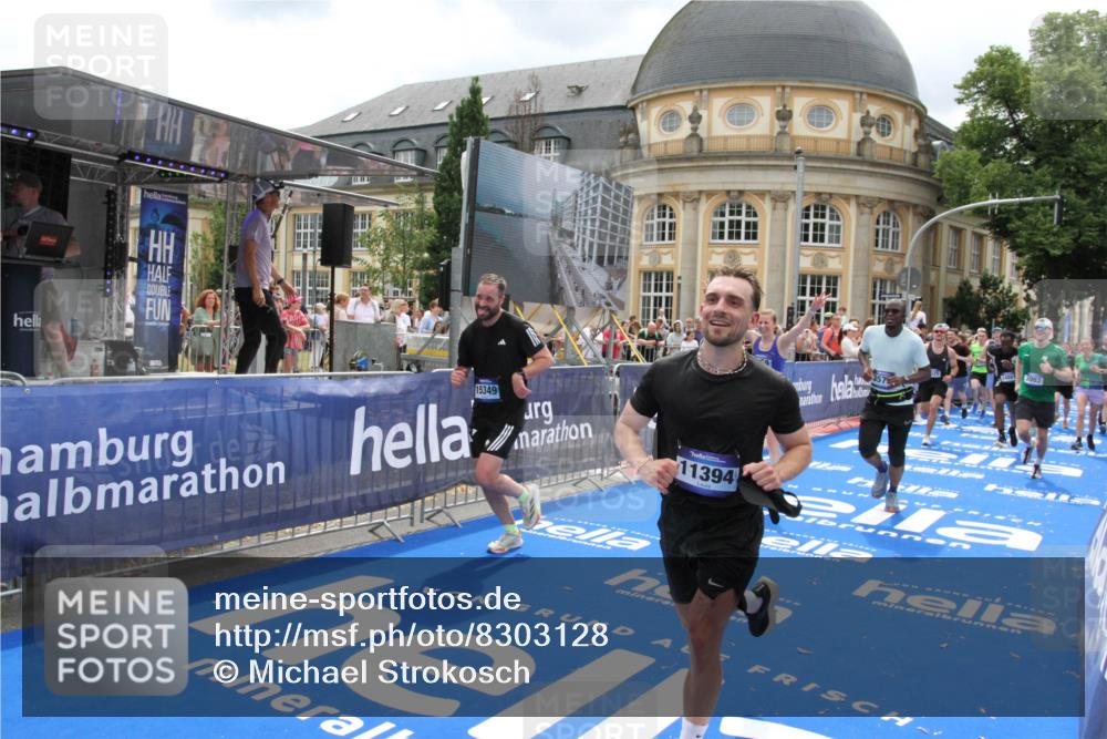 29.06.2025 - hella hamburg halbmarathon Michael Strokosch http://msf.ph/oto/8303128 29.06.2025 10:58:00 Ziel 1200, 2025, 2883, 3093, 3575, 4579, 6531, 7138, 7159, 7189, 8089, 9820, 11394, 12378, 13376, 13465, 14881, 15090, 15349, 15527, 17543, 18762 meine-sportfotos.de
