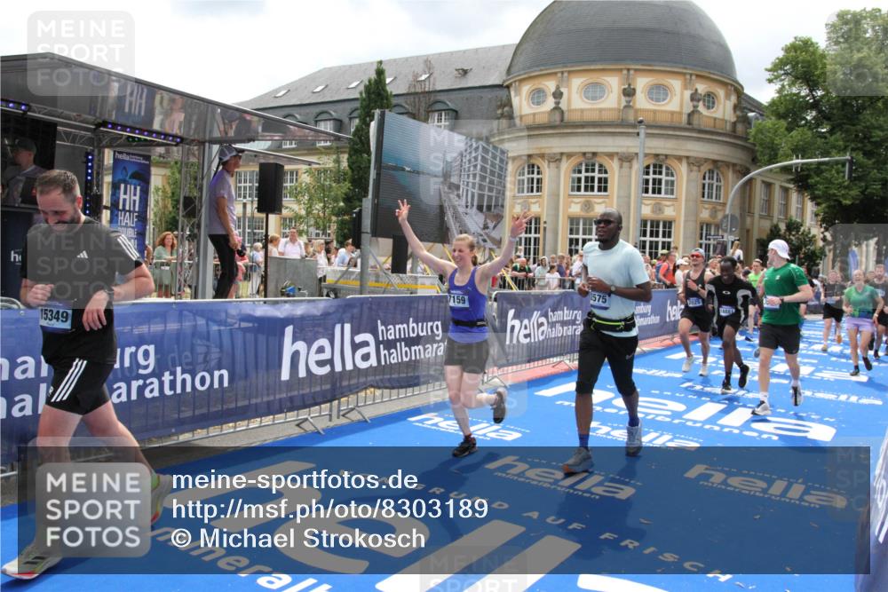 29.06.2025 - hella hamburg halbmarathon Michael Strokosch http://msf.ph/oto/8303189 29.06.2025 10:58:01 Ziel 1200, 2025, 3093, 3141, 3575, 4579, 6531, 7138, 7159, 7189, 8089, 10036, 11394, 11832, 12378, 12773, 13376, 13465, 14881, 15090, 15349, 15527, 17543, 18762 meine-sportfotos.de