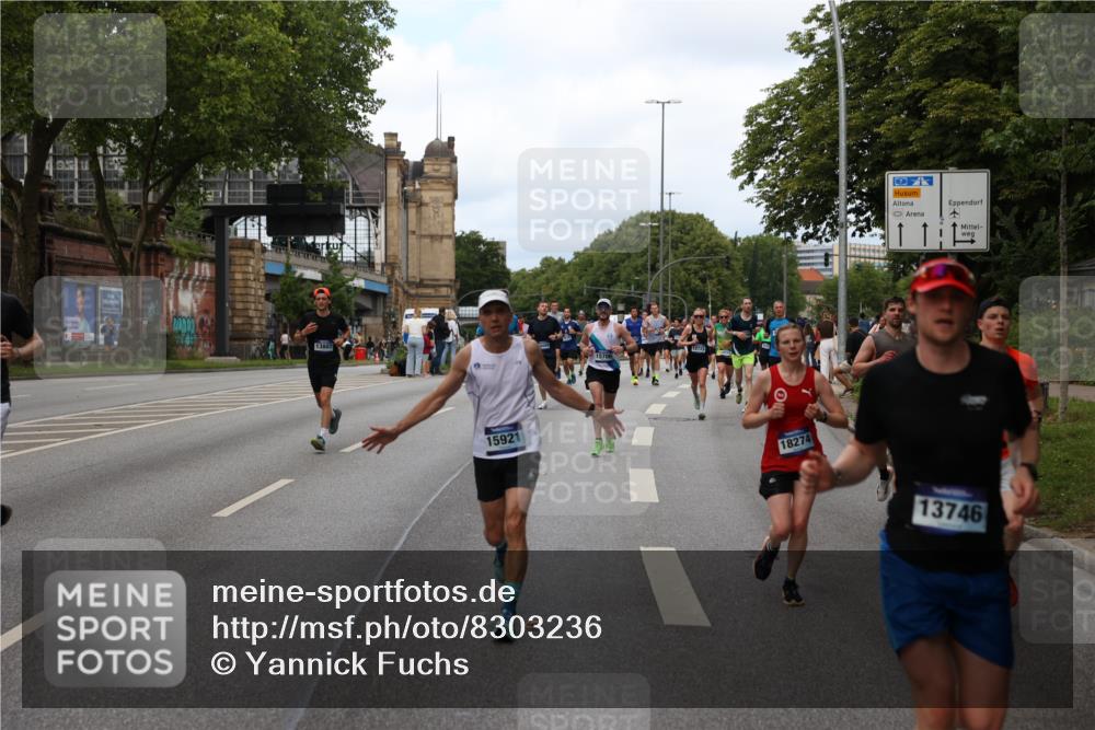 29.06.2025 - hella hamburg halbmarathon Yannick Fuchs http://msf.ph/oto/8303236 29.06.2025 10:37:48 20KM 3109, 3116, 3124, 3697, 3928, 4080, 4318, 6495, 7026, 7185, 7508, 7635, 8664, 9114, 10099, 10237, 10251, 10493, 11177, 11778, 12153, 12623, 12657, 12723, 12776, 13398, 13746, 13807, 13897, 14201, 14210, 14484, 14849, 15706, 15921, 16314, 16338, 16997, 17391, 17403, 18274, 18449, 19009, 19038, 19051, 19229 meine-sportfotos.de