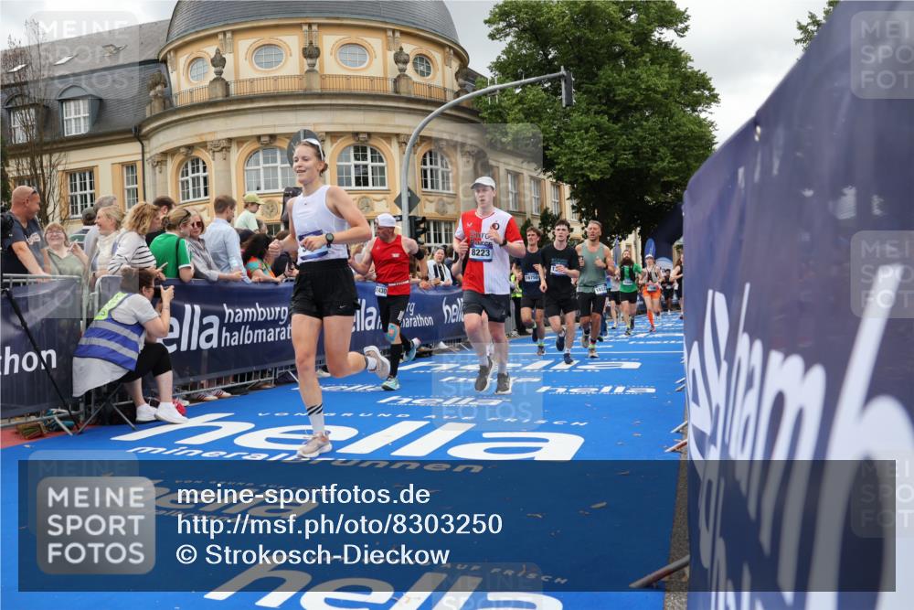 29.06.2025 - hella hamburg halbmarathon Strokosch-Dieckow http://msf.ph/oto/8303250 29.06.2025 10:54:18 Ziel 1267, 1442, 3103, 3177, 3426, 3861, 3898, 4635, 6082, 6084, 6443, 6511, 6512, 7274, 8223, 8772, 11009, 11430, 12213, 12321, 12362, 13033, 13289, 13803, 15169, 15946, 16327, 16527, 16574, 16750, 16780, 16879, 17087, 17698, 18268, 19067 meine-sportfotos.de