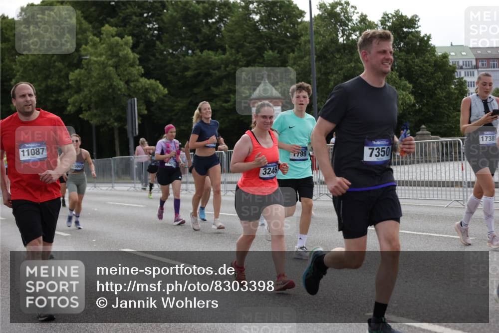 29.06.2025 - hella hamburg halbmarathon Jannik Wohlers http://msf.ph/oto/8303398 29.06.2025 10:37:28 Lombardsbrücke 1475, 1578, 1799, 1985, 2853, 3230, 3246, 3880, 5139, 5522, 5875, 6243, 6362, 6697, 7244, 7321, 7350, 7696, 8985, 9247, 9288, 9895, 10025, 10159, 10836, 11087, 11152, 11164, 11421, 11456, 11457, 11479, 11543, 11882, 12242, 12254, 13650, 14018, 15002, 15329, 15418, 15511, 16211, 16220, 16360, 17389, 17793, 17798, 18317, 18319, 18572, 18937 meine-sportfotos.de