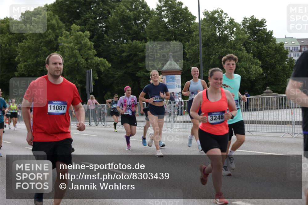 29.06.2025 - hella hamburg halbmarathon Jannik Wohlers http://msf.ph/oto/8303439 29.06.2025 10:37:28 Lombardsbrücke 1475, 1578, 1799, 1985, 2853, 3230, 3246, 3880, 5139, 5522, 5875, 6243, 6362, 6697, 7244, 7321, 7350, 7696, 8985, 9247, 9288, 9895, 10025, 10159, 10836, 11087, 11152, 11164, 11421, 11456, 11457, 11479, 11543, 11882, 12242, 12254, 13650, 14018, 15002, 15329, 15418, 15511, 16211, 16220, 16360, 17389, 17793, 17798, 18317, 18319, 18572, 18937 meine-sportfotos.de