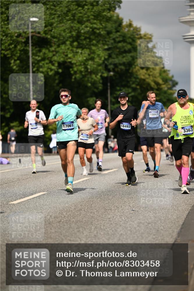 29.06.2025 - hella hamburg halbmarathon Dr. Thomas Lammeyer http://msf.ph/oto/8303458 29.06.2025 10:16:31 Kennedybrücke 1249, 1610, 1785, 1850, 1851, 2942, 2963, 2964, 3182, 3248, 3262, 3363, 4453, 4532, 5150, 5166, 5176, 6822, 7014, 7907, 8917, 8971, 9428, 9705, 10067, 10402, 10409, 10685, 11025 meine-sportfotos.de