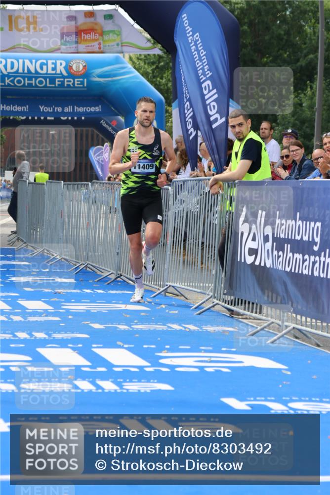 29.06.2025 - hella hamburg halbmarathon Strokosch-Dieckow http://msf.ph/oto/8303492 29.06.2025 10:16:17 Ziel 11409 meine-sportfotos.de