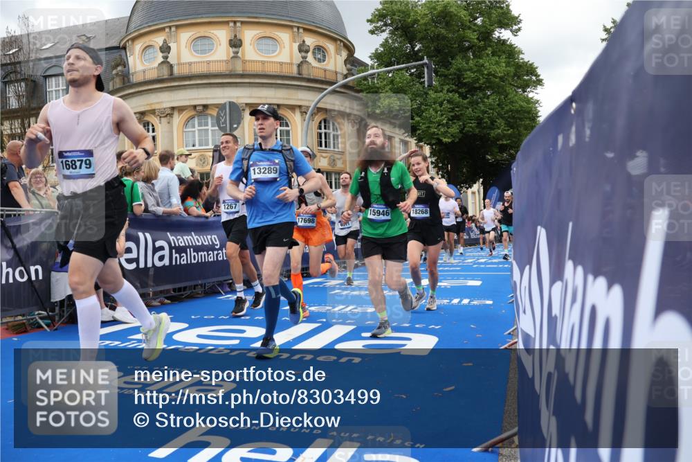 29.06.2025 - hella hamburg halbmarathon Strokosch-Dieckow http://msf.ph/oto/8303499 29.06.2025 10:54:22 Ziel 1267, 1442, 3103, 3426, 3794, 3861, 4635, 4868, 6511, 6512, 7129, 7274, 8223, 8772, 11009, 11430, 11797, 11799, 12321, 12362, 13289, 13803, 15146, 15946, 16327, 16527, 16574, 16750, 16879, 17087, 17698, 18268, 19067 meine-sportfotos.de