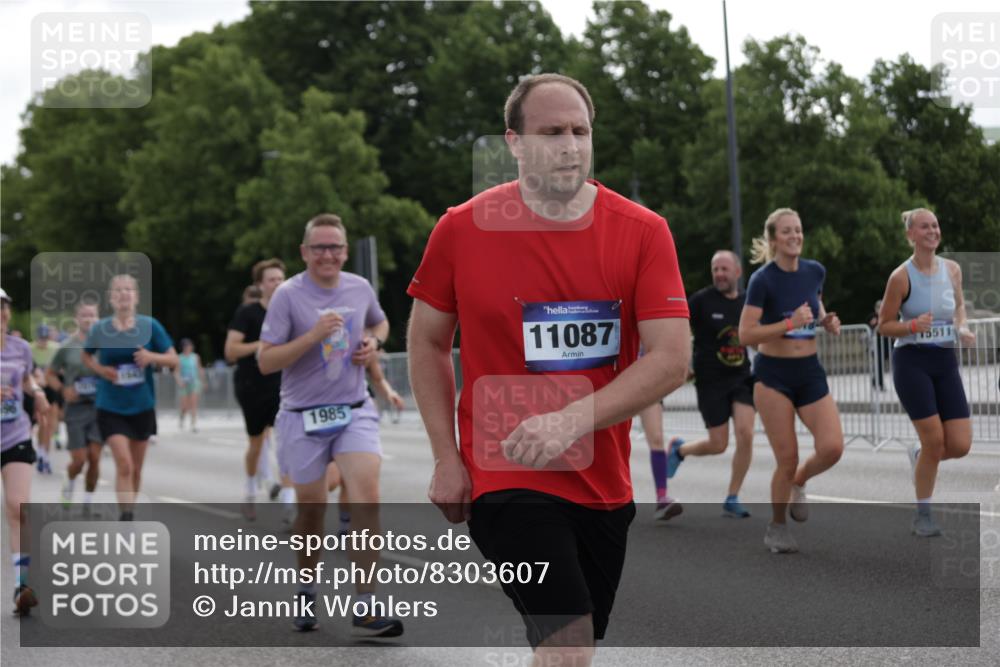 29.06.2025 - hella hamburg halbmarathon Jannik Wohlers http://msf.ph/oto/8303607 29.06.2025 10:37:29 Lombardsbrücke 1475, 1578, 1799, 1985, 2853, 3230, 3246, 3880, 5139, 5522, 6243, 6362, 6697, 7244, 7321, 7350, 7696, 8198, 8199, 8985, 9247, 9288, 9895, 10025, 10159, 10836, 11087, 11152, 11164, 11421, 11456, 11457, 11479, 11543, 11882, 12242, 12254, 12997, 13650, 14018, 15002, 15329, 15418, 15511, 15762, 16211, 16220, 16360, 17389, 17793, 18317, 18319, 18572, 18937 meine-sportfotos.de