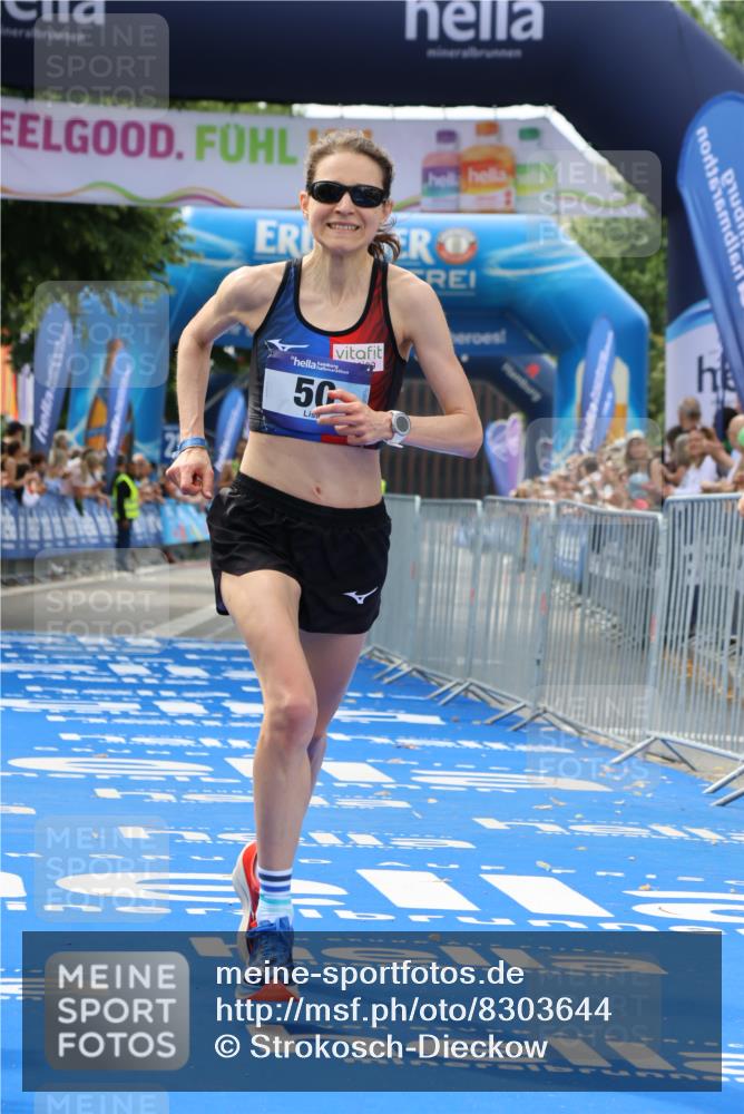 29.06.2025 - hella hamburg halbmarathon Strokosch-Dieckow http://msf.ph/oto/8303644 29.06.2025 10:16:10 Ziel 50, 11409 meine-sportfotos.de