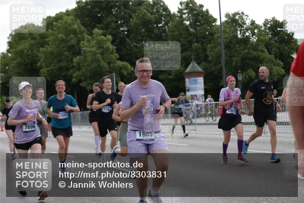 29.06.2025 - hella hamburg halbmarathon Jannik Wohlers http://msf.ph/oto/8303831 29.06.2025 10:37:30 Lombardsbrücke 1475, 1578, 1799, 1985, 2853, 3230, 3246, 3880, 4921, 5139, 5522, 6362, 6697, 7244, 7321, 7350, 7629, 7696, 8198, 8199, 8985, 9247, 9288, 9895, 10025, 10159, 10836, 11087, 11152, 11164, 11421, 11456, 11457, 11479, 11543, 11882, 12242, 12997, 13650, 14018, 15002, 15329, 15418, 15511, 15762, 16211, 16220, 16360, 17389, 17793, 18317, 18319, 18572, 18937 meine-sportfotos.de