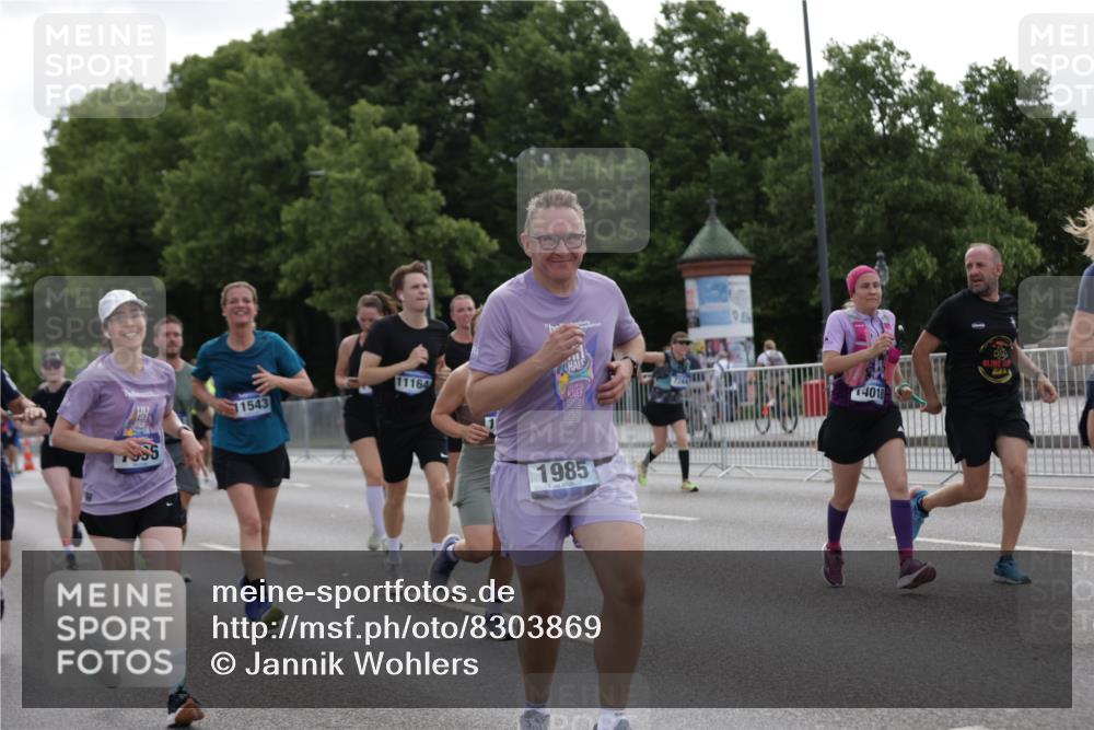 29.06.2025 - hella hamburg halbmarathon Jannik Wohlers http://msf.ph/oto/8303869 29.06.2025 10:37:30 Lombardsbrücke 1475, 1578, 1799, 1985, 2853, 3230, 3246, 3880, 4921, 5139, 5522, 6362, 6697, 7244, 7321, 7350, 7629, 7696, 8198, 8199, 8985, 9247, 9288, 9895, 10025, 10159, 10836, 11087, 11152, 11164, 11421, 11456, 11457, 11479, 11543, 11882, 12242, 12997, 13650, 14018, 15002, 15329, 15418, 15511, 15762, 16211, 16220, 16360, 17389, 17793, 18317, 18319, 18572, 18937 meine-sportfotos.de