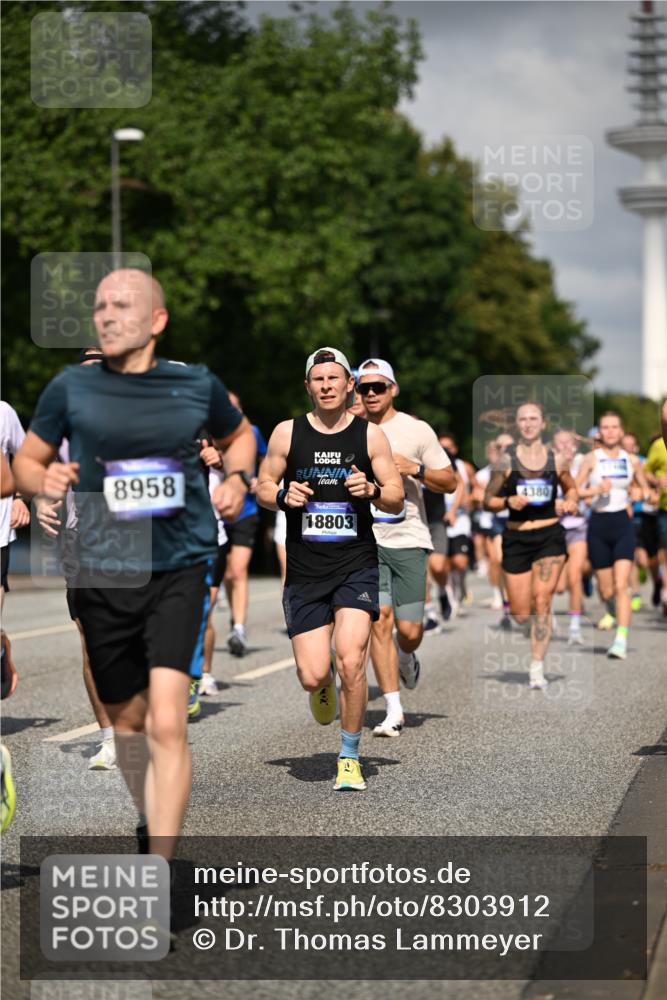 29.06.2025 - hella hamburg halbmarathon Dr. Thomas Lammeyer http://msf.ph/oto/8303912 29.06.2025 09:54:12 Kennedybrücke 1209, 1358, 1697, 1882, 2546, 2675, 3626, 4205, 4229, 4380, 4398, 4893, 5026, 5472, 5506, 5508, 5745, 5752, 5916, 6080, 6429, 6649, 6686, 6687, 7026, 7110, 8091, 8574, 8958, 9116, 9365, 10064, 10783, 11281, 11284, 11305 meine-sportfotos.de