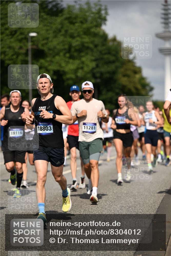 29.06.2025 - hella hamburg halbmarathon Dr. Thomas Lammeyer http://msf.ph/oto/8304012 29.06.2025 09:54:13 Kennedybrücke 1209, 1358, 1697, 1882, 2546, 2675, 3626, 4205, 4229, 4380, 4893, 5026, 5472, 5506, 5508, 5745, 5752, 5916, 6080, 6429, 6649, 6686, 6687, 7026, 7110, 8091, 8574, 8958, 9116, 9365, 10064, 10783, 11281, 11284, 11305 meine-sportfotos.de