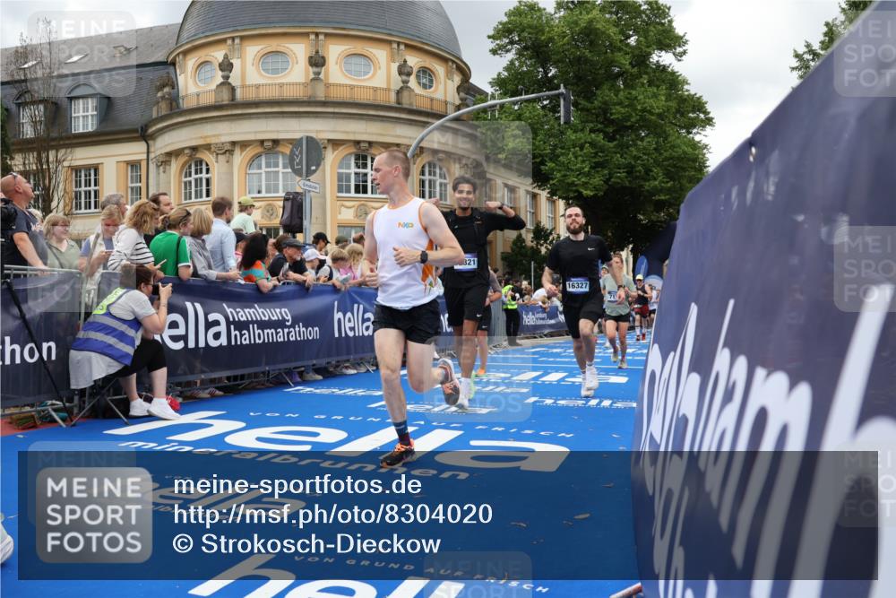 29.06.2025 - hella hamburg halbmarathon Strokosch-Dieckow http://msf.ph/oto/8304020 29.06.2025 10:54:27 Ziel 1267, 1442, 2474, 3426, 3794, 4635, 4868, 5259, 6511, 6512, 7129, 8772, 8798, 11009, 11797, 11799, 12321, 12362, 12607, 13289, 15146, 15946, 16327, 17698, 18268, 19067 meine-sportfotos.de