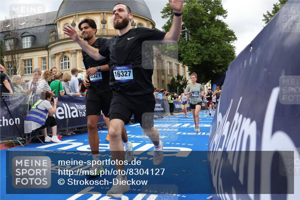 29.06.2025 - hella hamburg halbmarathon Strokosch-Dieckow http://msf.ph/oto/8304127 29.06.2025 10:54:28 Ziel 1442, 2474, 3426, 3794, 4635, 4868, 5259, 6511, 6512, 7129, 8772, 8798, 10040, 10368, 10376, 11009, 11797, 11799, 12321, 12362, 12607, 15146, 16327, 19067 meine-sportfotos.de