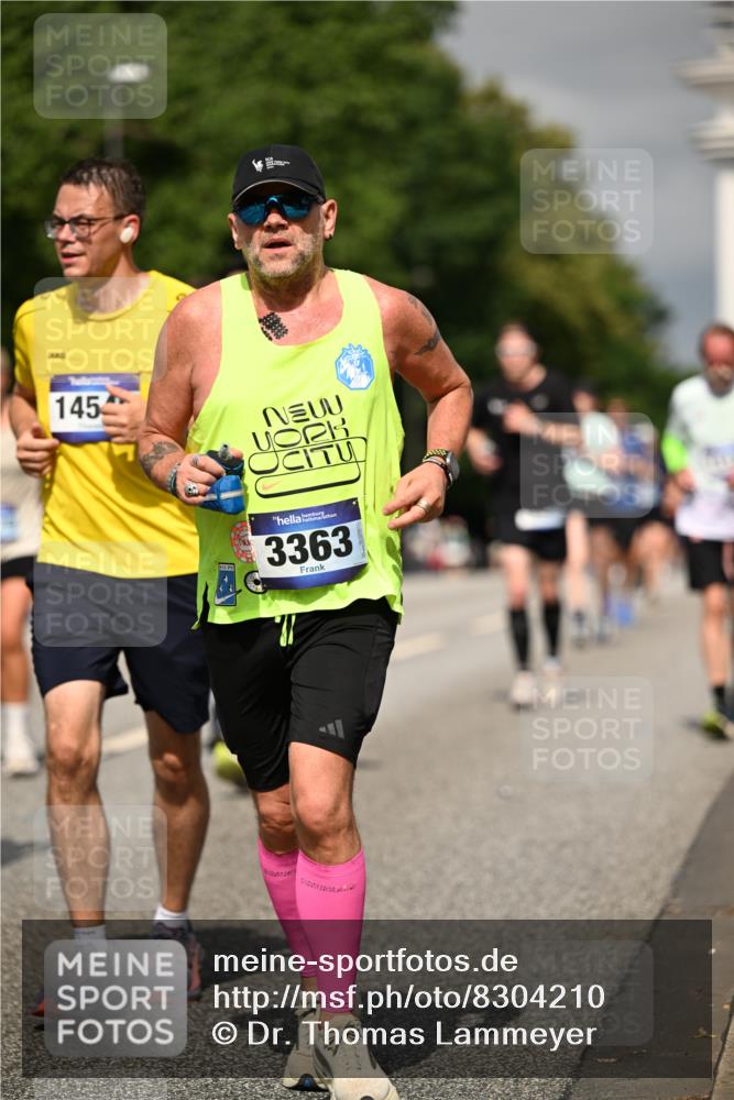 29.06.2025 - hella hamburg halbmarathon Dr. Thomas Lammeyer http://msf.ph/oto/8304210 29.06.2025 10:16:35 Kennedybrücke 1610, 1785, 2531, 2942, 2963, 2964, 3360, 3363, 4532, 5150, 7014, 7907, 8398, 8405, 8917, 8971, 9428, 9705, 10067, 10402, 10409, 10685, 11025 meine-sportfotos.de