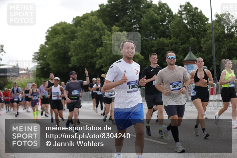 29.06.2025 - hella hamburg halbmarathon Jannik Wohlers http://msf.ph/oto/8304240 29.06.2025 10:37:36 Lombardsbrücke 1394, 1578, 1799, 1901, 1985, 2786, 3246, 3880, 4414, 4921, 5139, 5713, 6199, 6362, 6697, 7118, 7244, 7552, 7629, 7696, 8198, 8199, 8539, 8615, 8696, 8985, 9350, 9391, 10025, 10836, 11087, 11152, 11164, 11421, 11456, 11457, 11479, 11543, 12573, 12892, 12997, 13103, 13442, 13650, 14018, 14163, 15002, 15329, 15418, 15511, 15562, 15762, 16211, 16220, 16360, 17053, 17389, 18572, 18592, 18937 meine-sportfotos.de