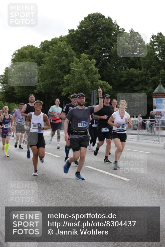 29.06.2025 - hella hamburg halbmarathon Jannik Wohlers http://msf.ph/oto/8304437 29.06.2025 10:37:38 Lombardsbrücke 1196, 1394, 1578, 1799, 1901, 1966, 1985, 2786, 3246, 3880, 4414, 4921, 5139, 5713, 6199, 6362, 6697, 7118, 7165, 7244, 7552, 7629, 7696, 7914, 8198, 8199, 8539, 8615, 8696, 8985, 9350, 9391, 10025, 10836, 11087, 11152, 11164, 11421, 11456, 11457, 11479, 11543, 12573, 12892, 12997, 13103, 13442, 14018, 14163, 15002, 15329, 15355, 15418, 15511, 15562, 15762, 16211, 16220, 16360, 16658, 16876, 17053, 17389, 18572, 18592, 18937 meine-sportfotos.de