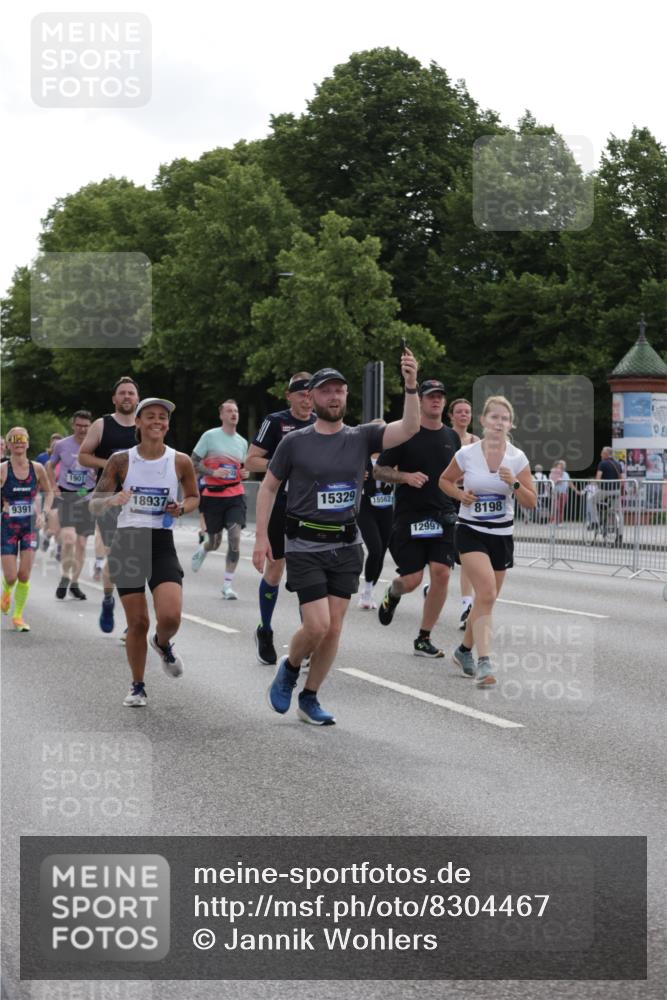 29.06.2025 - hella hamburg halbmarathon Jannik Wohlers http://msf.ph/oto/8304467 29.06.2025 10:37:38 Lombardsbrücke 1196, 1394, 1578, 1799, 1901, 1966, 1985, 2786, 3246, 3880, 4414, 4921, 5139, 5713, 6199, 6362, 6697, 7118, 7165, 7244, 7552, 7629, 7696, 7914, 8198, 8199, 8539, 8615, 8696, 8985, 9350, 9391, 10025, 10836, 11087, 11152, 11164, 11421, 11456, 11457, 11479, 11543, 12573, 12892, 12997, 13103, 13442, 14018, 14163, 15002, 15329, 15355, 15418, 15511, 15562, 15762, 16211, 16220, 16360, 16658, 16876, 17053, 17389, 18572, 18592, 18937 meine-sportfotos.de