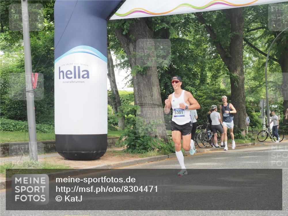 29.06.2025 - hella hamburg halbmarathon KatJ http://msf.ph/oto/8304471 29.06.2025 10:14:20 Zwischen KM18-KM19 5301 meine-sportfotos.de