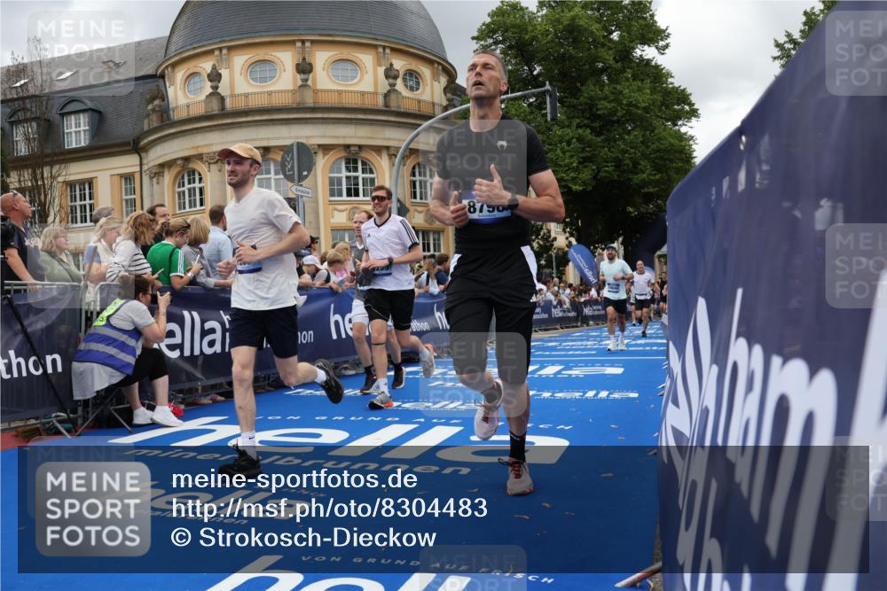 29.06.2025 - hella hamburg halbmarathon Strokosch-Dieckow http://msf.ph/oto/8304483 29.06.2025 10:54:34 Ziel 1125, 1496, 2474, 3310, 3794, 4868, 5259, 7478, 8798, 9012, 10040, 10368, 10376, 11797, 11799, 12489, 12607, 15146, 15389, 15584, 17765, 19000 meine-sportfotos.de