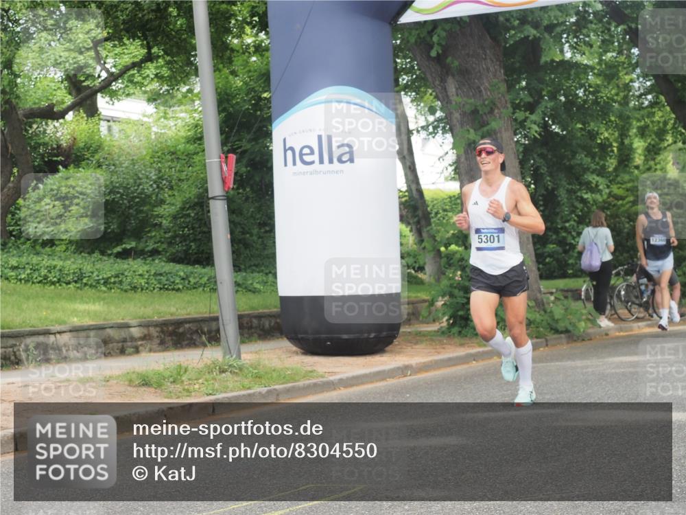 29.06.2025 - hella hamburg halbmarathon KatJ http://msf.ph/oto/8304550 29.06.2025 10:14:20 Zwischen KM18-KM19 5301 meine-sportfotos.de
