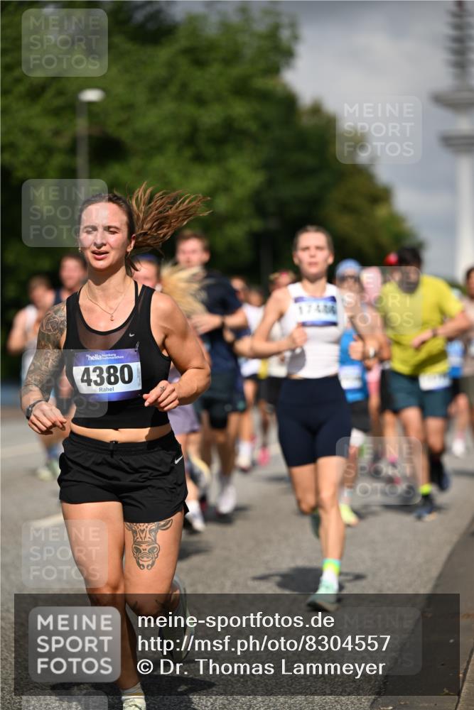29.06.2025 - hella hamburg halbmarathon Dr. Thomas Lammeyer http://msf.ph/oto/8304557 29.06.2025 09:54:16 Kennedybrücke 1209, 1358, 1697, 2546, 2675, 3626, 4205, 4229, 4380, 4893, 5026, 5472, 5506, 5508, 5752, 5916, 6080, 6429, 6686, 6687, 7026, 7110, 8091, 8574, 8958, 9365, 10064, 10783, 11281, 11284, 11305 meine-sportfotos.de