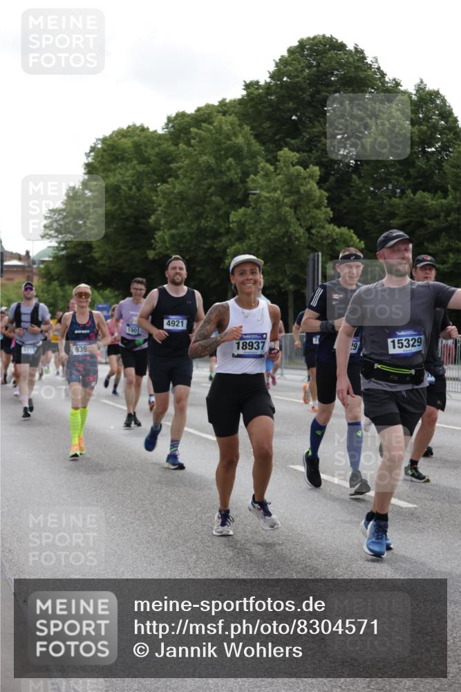 29.06.2025 - hella hamburg halbmarathon Jannik Wohlers http://msf.ph/oto/8304571 29.06.2025 10:37:39 Lombardsbrücke 1196, 1394, 1578, 1799, 1901, 1966, 1985, 2786, 3242, 3880, 4414, 4921, 5713, 6199, 6362, 6697, 7118, 7165, 7244, 7552, 7629, 7696, 7914, 8198, 8199, 8539, 8615, 8696, 8985, 9350, 9391, 10025, 10836, 11152, 11164, 11421, 11456, 11457, 11479, 11543, 12573, 12892, 12997, 13103, 13442, 14018, 14163, 15002, 15329, 15355, 15418, 15511, 15562, 15762, 16211, 16220, 16360, 16658, 16876, 17053, 17389, 18572, 18592, 18937 meine-sportfotos.de