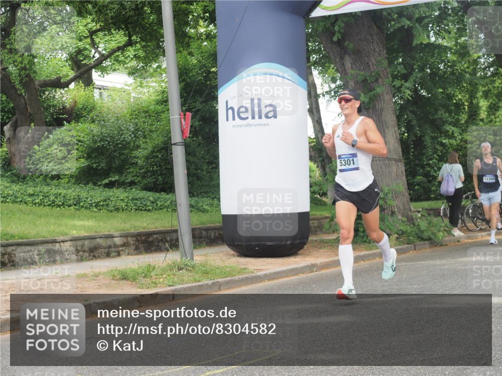 29.06.2025 - hella hamburg halbmarathon KatJ http://msf.ph/oto/8304582 29.06.2025 10:14:20 Zwischen KM18-KM19 5301 meine-sportfotos.de