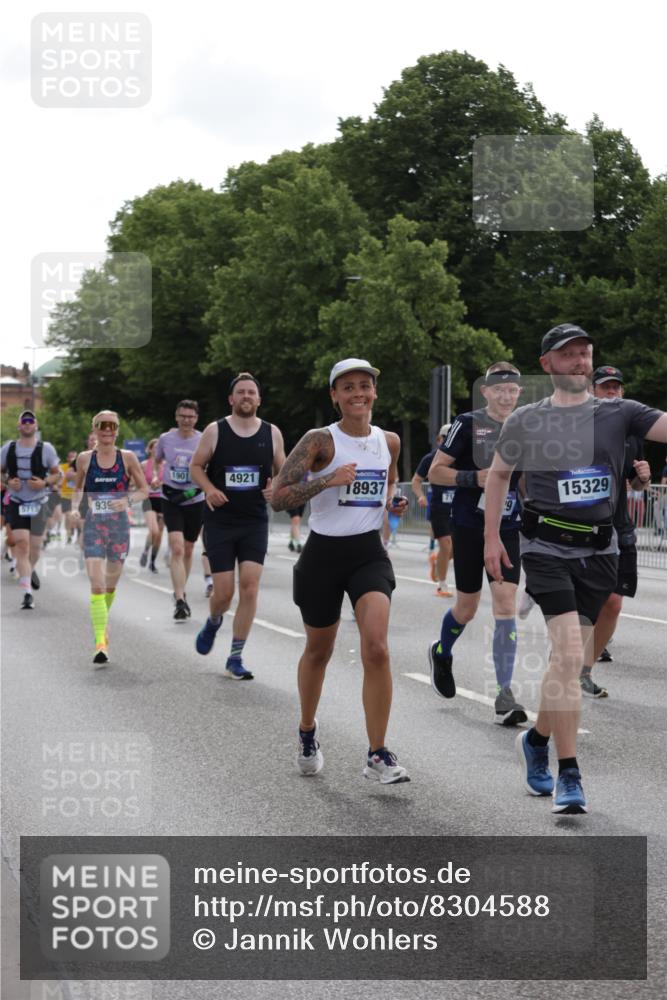 29.06.2025 - hella hamburg halbmarathon Jannik Wohlers http://msf.ph/oto/8304588 29.06.2025 10:37:39 Lombardsbrücke 1196, 1394, 1578, 1799, 1901, 1966, 1985, 2786, 3242, 3880, 4414, 4921, 5713, 6199, 6362, 6697, 7118, 7165, 7244, 7552, 7629, 7696, 7914, 8198, 8199, 8539, 8615, 8696, 8985, 9350, 9391, 10025, 10836, 11152, 11164, 11421, 11456, 11457, 11479, 11543, 12573, 12892, 12997, 13103, 13442, 14018, 14163, 15002, 15329, 15355, 15418, 15511, 15562, 15762, 16211, 16220, 16360, 16658, 16876, 17053, 17389, 18572, 18592, 18937 meine-sportfotos.de