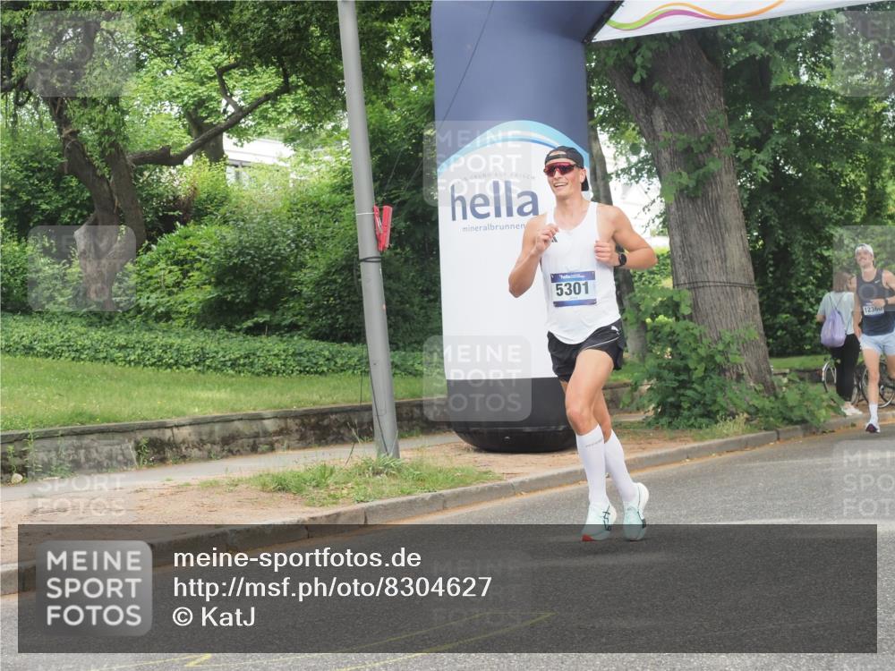 29.06.2025 - hella hamburg halbmarathon KatJ http://msf.ph/oto/8304627 29.06.2025 10:14:21 Zwischen KM18-KM19 5301 meine-sportfotos.de