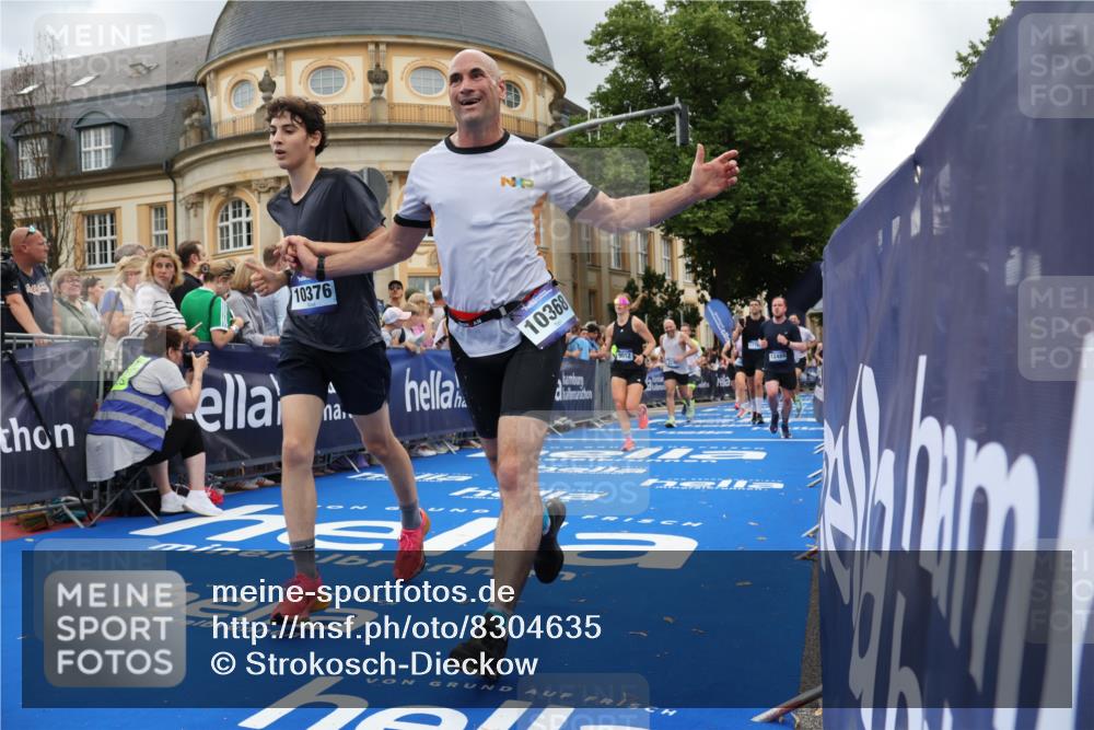 29.06.2025 - hella hamburg halbmarathon Strokosch-Dieckow http://msf.ph/oto/8304635 29.06.2025 10:54:38 Ziel 1125, 1496, 2474, 2561, 3310, 5259, 6587, 7478, 8449, 8798, 9012, 9227, 10040, 10368, 10376, 12186, 12489, 12607, 13147, 14239, 15389, 15408, 15584, 17231, 17765, 19000 meine-sportfotos.de
